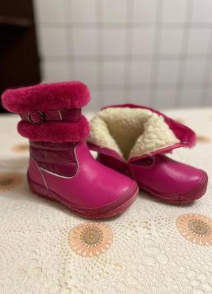 Теплі зимові черевики для дівчаток2 фото