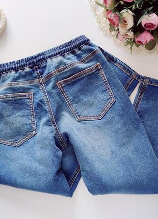 Мягкие стрейчевые джинсы на резинке артикул: 185413 фото