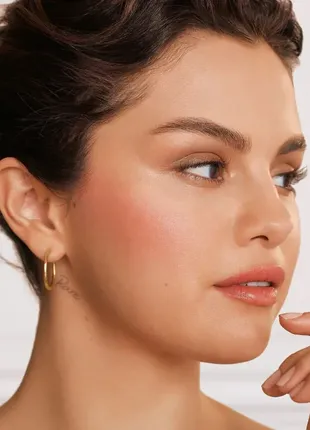 Рум'яна rare beauty by selena gomez soft pinch liquid blush - happy5 фото