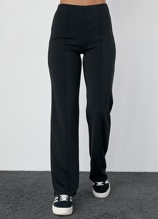 Трикотажные брюки со швами спереди
