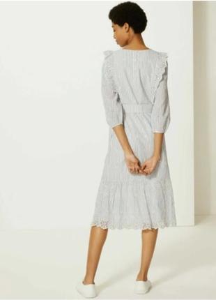 Платье миди м&ѕ из хлопка шамбре с английской вышивкой и оборками в стиле бохо,2 фото