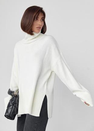 Женский вязаный свитер oversize с разрезами по бокам5 фото