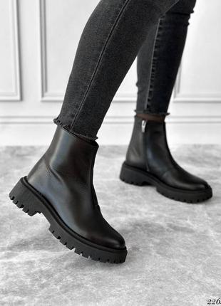 Женские демисезонные черные ботинки на низком ходу натуральная кожа3 фото