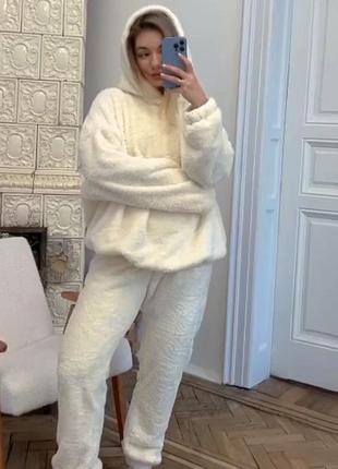 Костюм