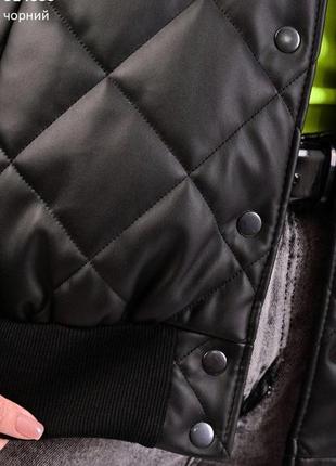 Куртка бомбер жіноча шкіряна чорна стьобана6 фото