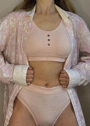 Топ в рубчик на ширших бретелях