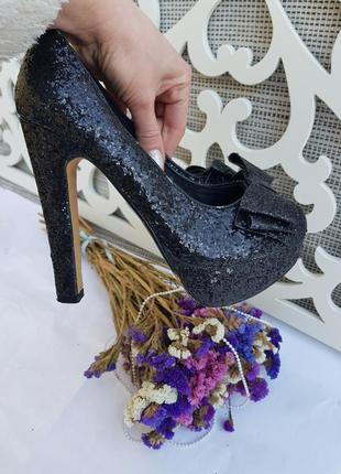 Эффектные невероятные блестящие туфли на каблуке catwalk 393 фото