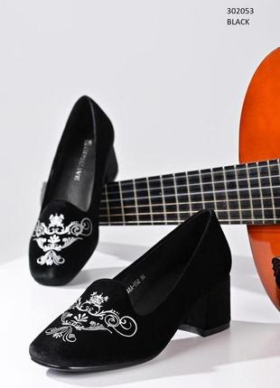 Туфли женские черные бархатные  на устойчивом каблуке нарядные3 фото
