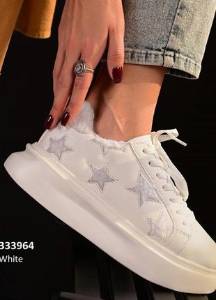 Женские кроссовки белые на меху осень зима