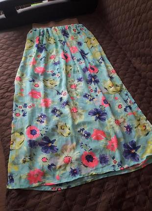 Яскрава, легка максі - спідниця з розрізами