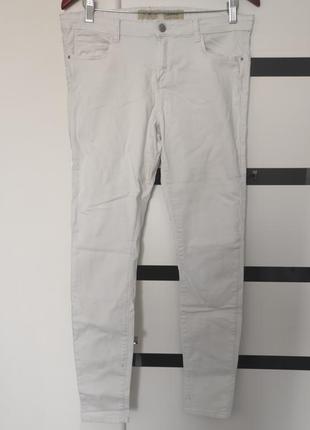 Белые джинсы