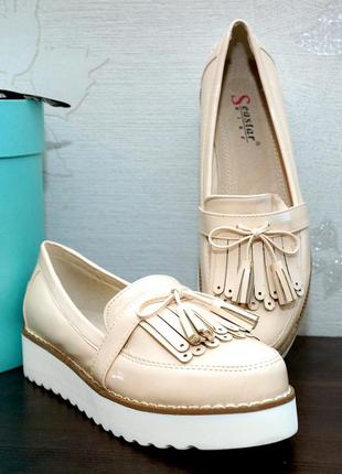 Лофери на платформі