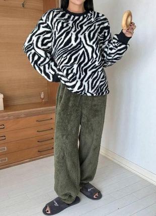 Женская пижама с меха тедди цвет зебра хаки р.42/46 4490192 фото