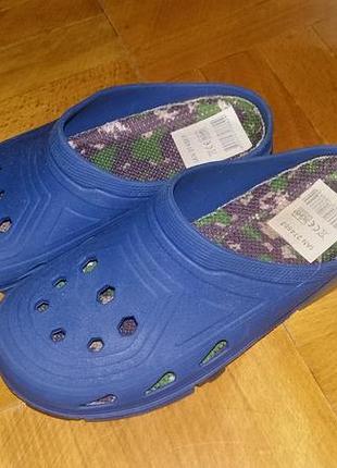 Сланцы, шлёпки, аквашузы с подсветкой в идеале!