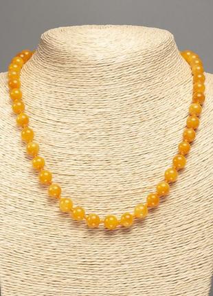 Ожерелье оранжевый "янтарь" гладкий шарик d-6мм+-, l-50см+- из камня белый нефрит (синт. красок.)