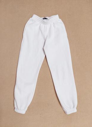 Белые спортивные штаны на флисе джогеры new look флисовые