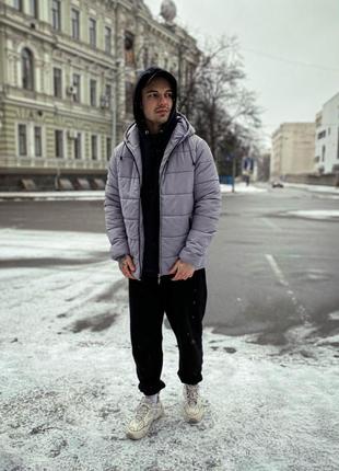 Светло серая мужская куртка | демисезонная недорогая теплая куртка | модная на синтепухе с капюшоном
