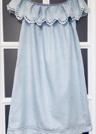 Брендовое котоновое платье свободного фасона с воланом шитьём
