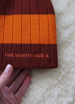 Теплая и качественная шапка the north face