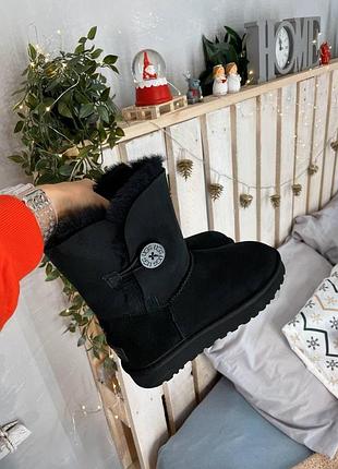 Ugg black 5
