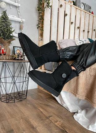 Ugg black 3