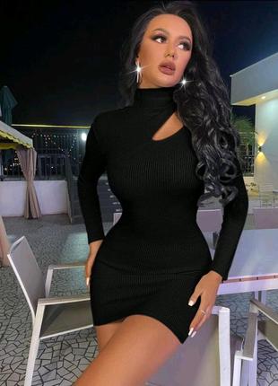 Маленька чорна сукня