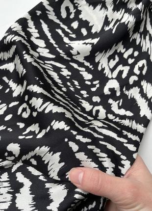 Подовжена атласна сатинова шовкова блуза сорочка оверсайз вільного крою papaya petite під шовк тваринний принт зебра9 фото
