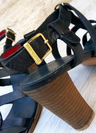 Tommy hilfiger кожаные босоножки 100% оригинал сандалии на каблуке6 фото