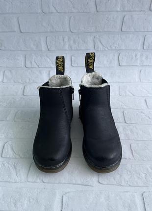 Зимові дитячі черевики dr. martens 2976 leonore зимние ботинки сапоги челси оригинал2 фото