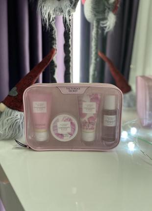 Подарунковий набір вікторія сікрет victoria's secret pomegranate and lotus the balance starter kit виктория сикрет набор6 фото