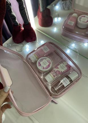 Подарунковий набір вікторія сікрет victoria's secret pomegranate and lotus the balance starter kit виктория сикрет набор5 фото