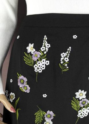 Брендовая черная юбка "new look" с цветочной вышивкой. размер uk10/eur38.3 фото