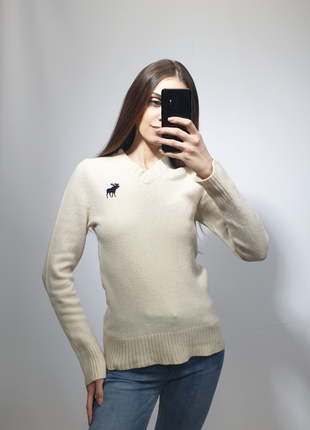 Мягкий свитер от известного люксового бренда аберкромби, молочного цвета4 фото