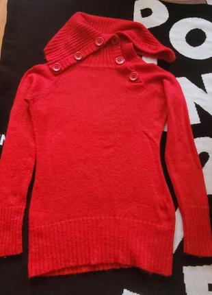 Новый красный свитер с горлом на пуговицах1 фото