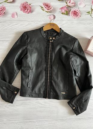 Красивая легкая курточка из экокожи guess