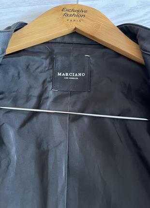 Красивая легкая курточка из экокожи guess5 фото