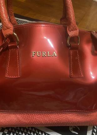 Сумка furla  брендовая новая !! лакированная,   состояние новое носилась один раз.