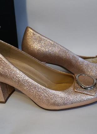 Naturalizer нові шкіряні фірмові туфлі