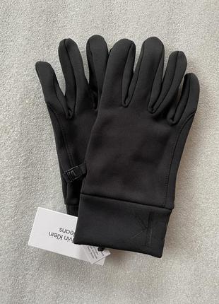 Новые перчатки calvin klein (ck neoprene monogram logo gloves) с америки s-m,l-xl7 фото