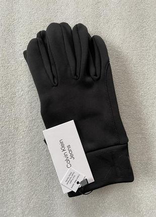 Новые перчатки calvin klein (ck neoprene monogram logo gloves) с америки s-m,l-xl10 фото