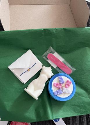 Набір на подарунок дівчині, сестрі, мамі, колезі косметика свічки браслет