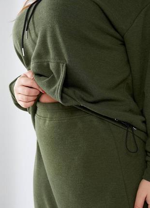 Трикотажный костюм молочный черный лаванда зелёный мокко синий серый прямая юбка миди худи толстовка кенгуру с капюшоном батал5 фото