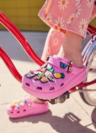 Крокс класссек клог краш розовые crocs classic clog crush taffy pink4 фото