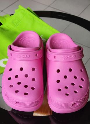 Крокс класссек клог краш розовые crocs classic clog crush taffy pink9 фото