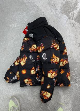Куртка пуховик с принтами черная
