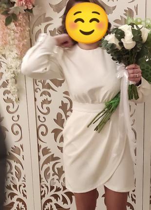 Белое платье