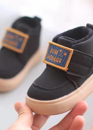 Утепленные ботиночки для малышей