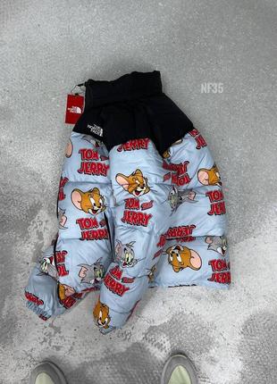 Куртка пуховик с принтами черная