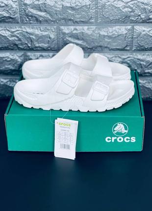 Мужские шлепанцы crocs белые тапочки крокс3 фото