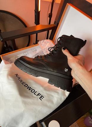 Нові чоботи naked wolfe